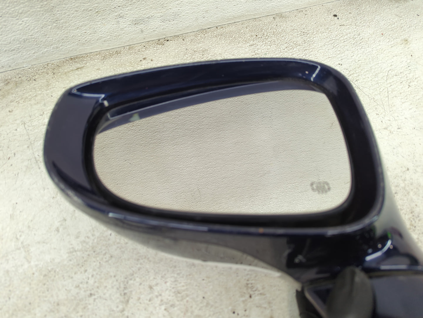 2017-2019 Chrysler Pacifica Driver Side View Mirror - Left Door Mirror OEM Used - Oemusedautoparts1.com