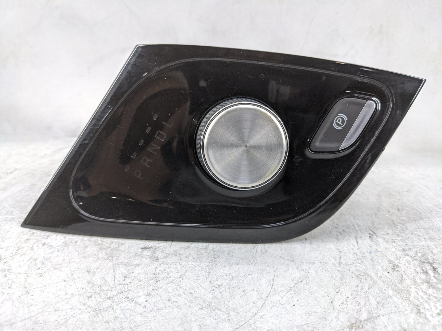 2019 Chrysler Pacifica Floor Console Assembly Shifter Black - Oemusedautoparts1.com