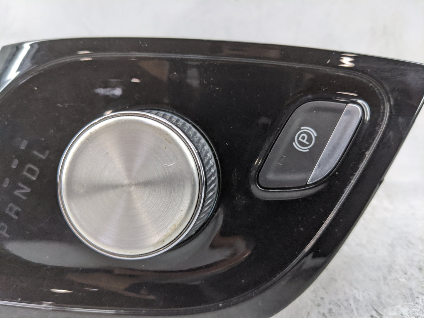 2019 Chrysler Pacifica Floor Console Assembly Shifter Black - Oemusedautoparts1.com