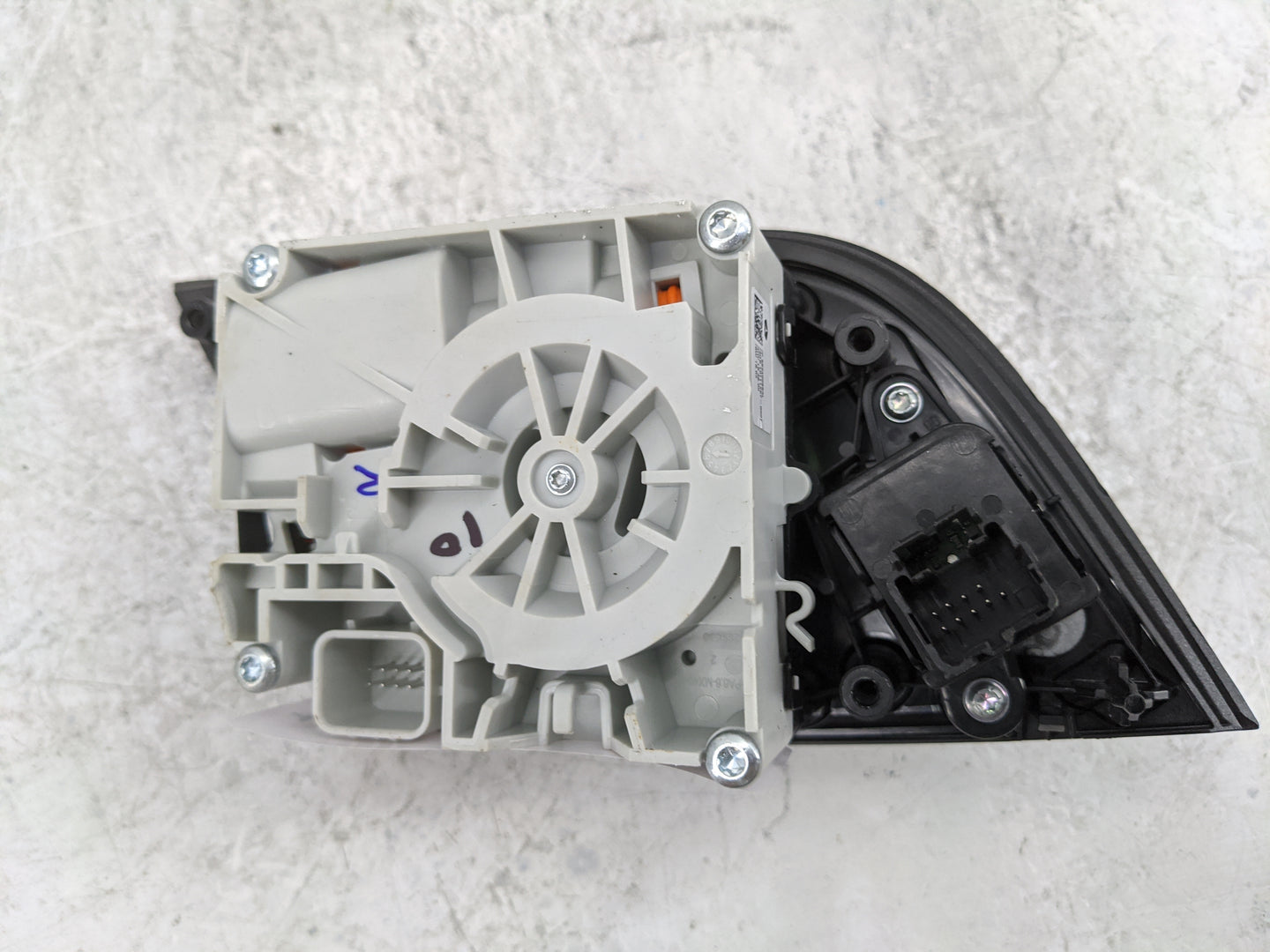 2019 Chrysler Pacifica Floor Console Assembly Shifter Black - Oemusedautoparts1.com