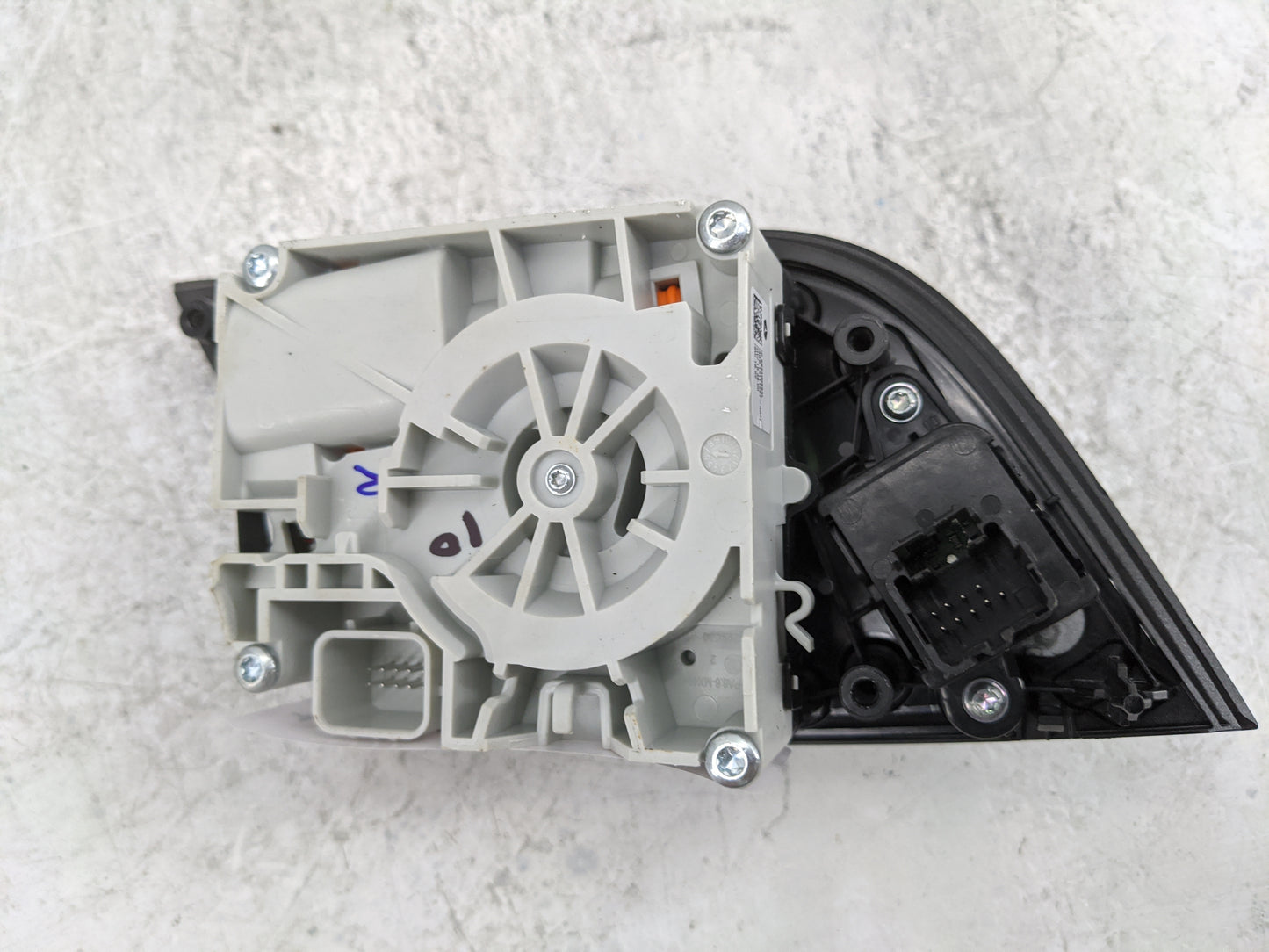 2019 Chrysler Pacifica Floor Console Assembly Shifter Black - Oemusedautoparts1.com