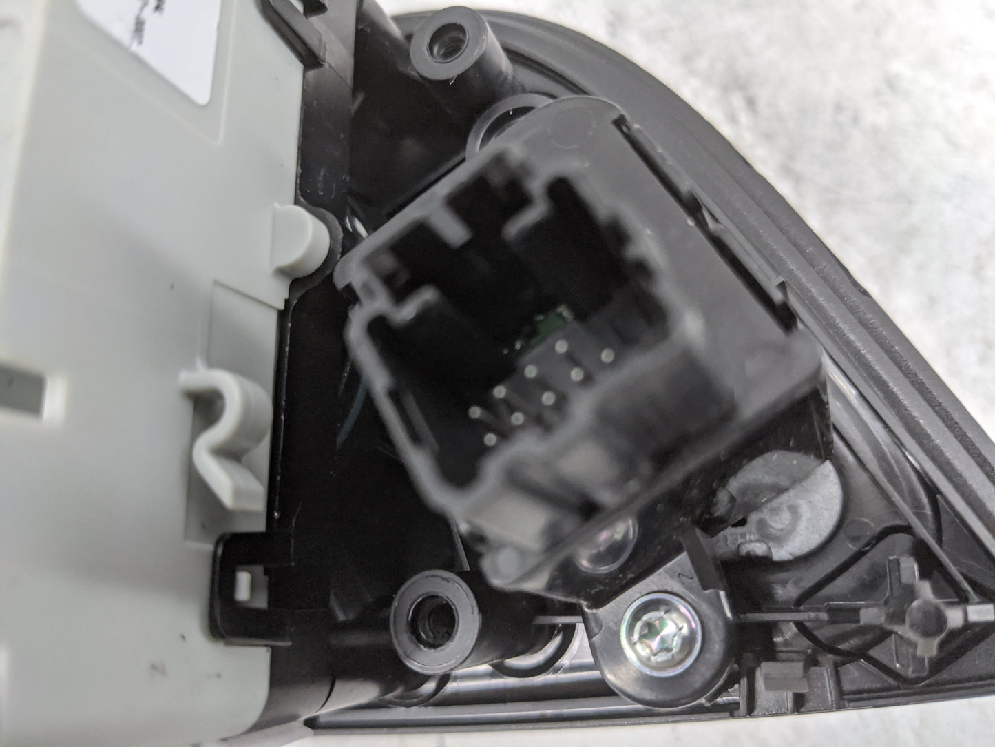 2019 Chrysler Pacifica Floor Console Assembly Shifter Black - Oemusedautoparts1.com