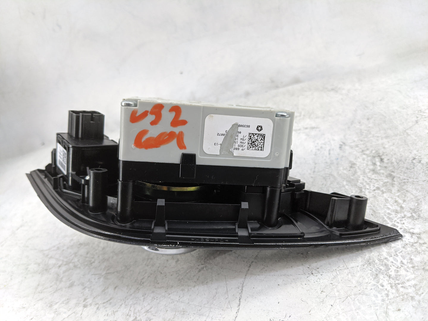 2019 Chrysler Pacifica Floor Console Assembly Shifter Black - Oemusedautoparts1.com