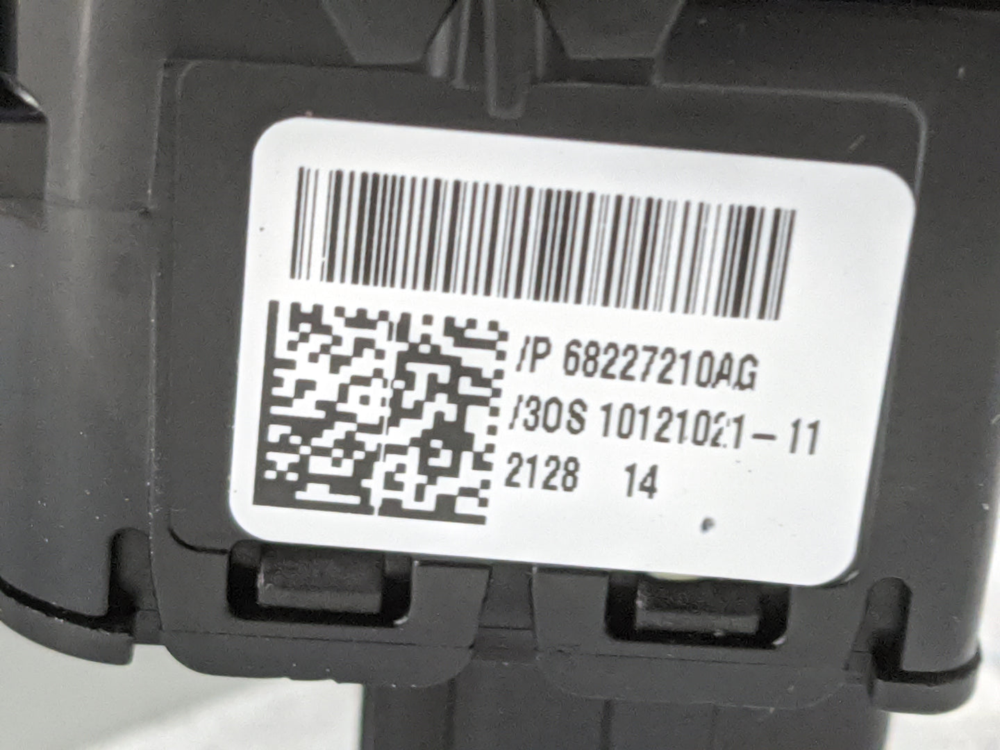 2019 Chrysler Pacifica Floor Console Assembly Shifter Black - Oemusedautoparts1.com
