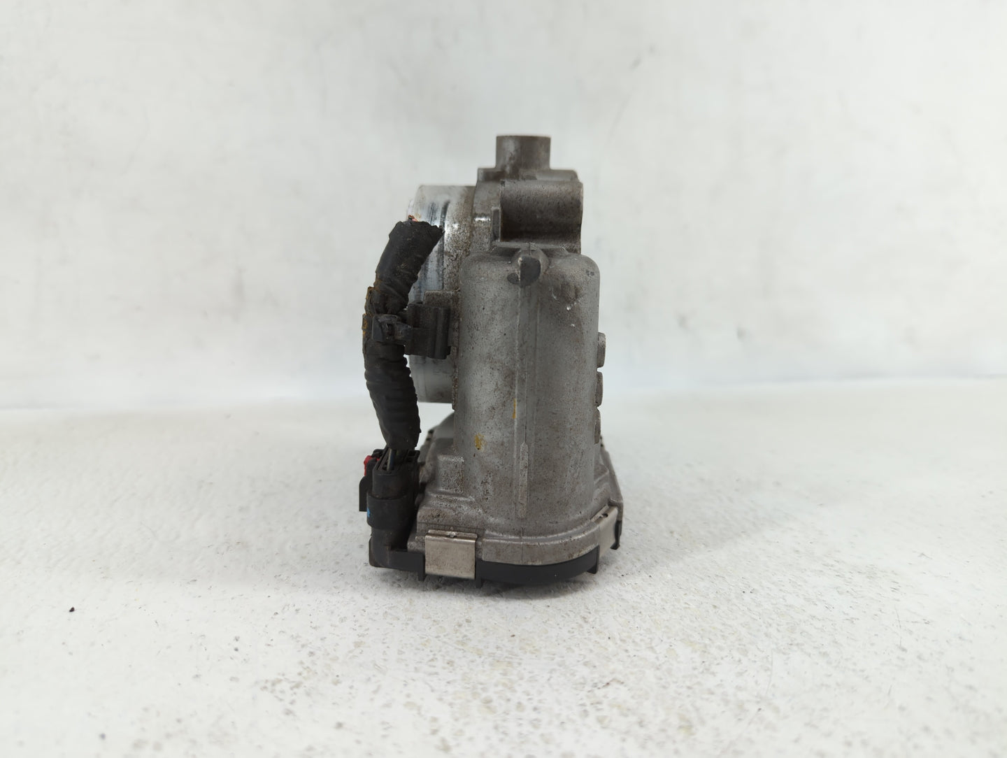 2017 Chrysler Pacifica Throttle Body P/N:05184349AD 05184349AC Fits Fits 2011 2012 2013 2014 2015 2016 2018 2019 OEM Used Au