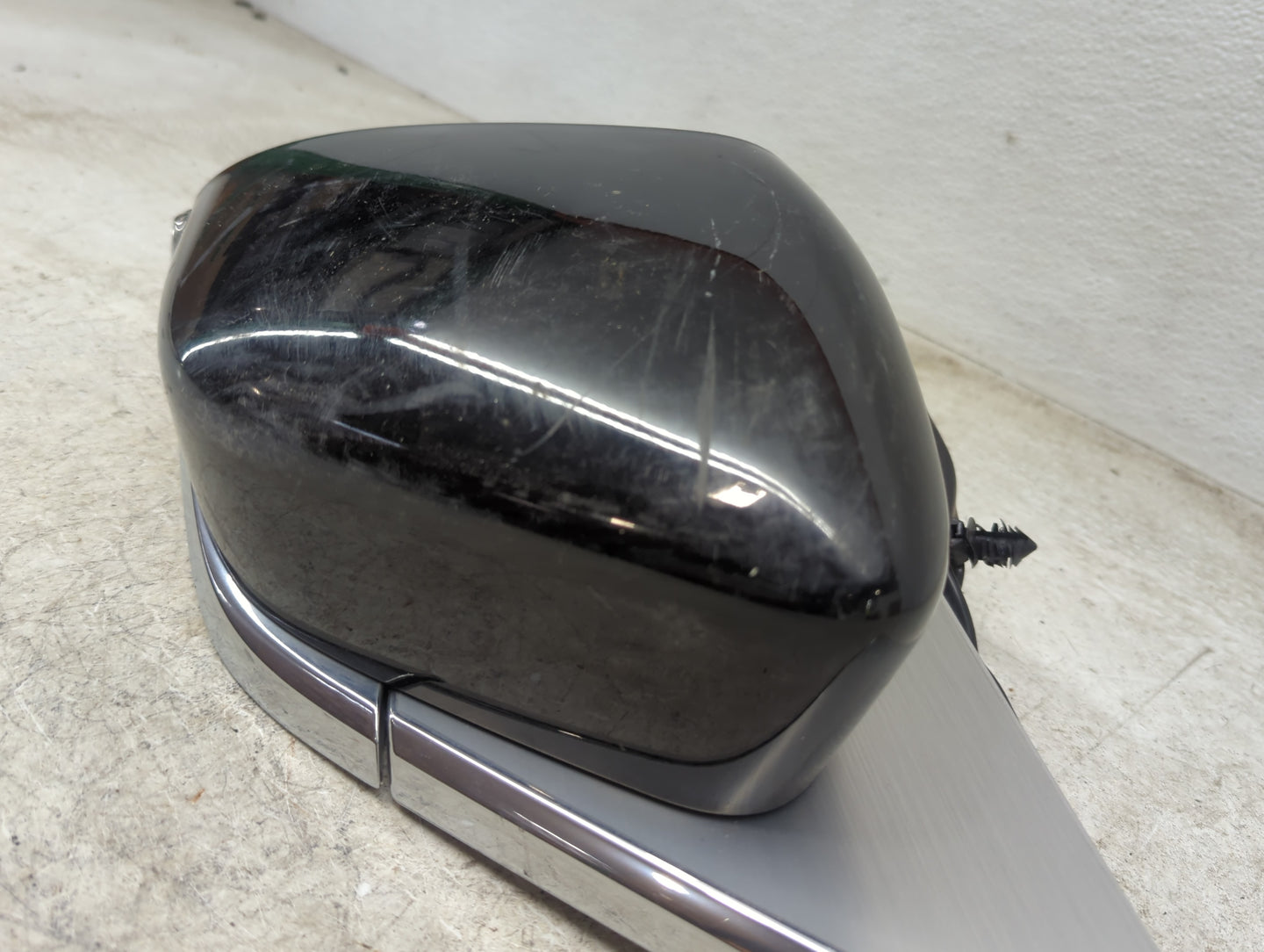 2017-2019 Chrysler Pacifica Passenger Side View Mirror - Right Door Mirror OEM Used - Oemusedautoparts1.com