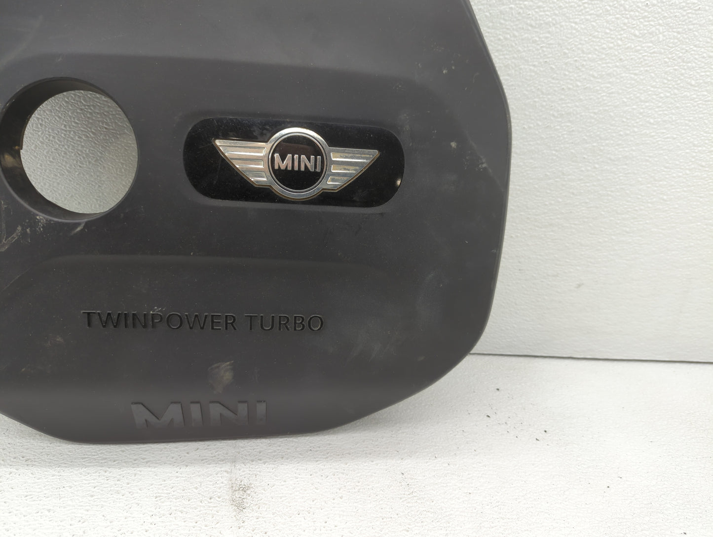 2019 Chrysler Town & Country Engine Cover - Oemusedautoparts1.com