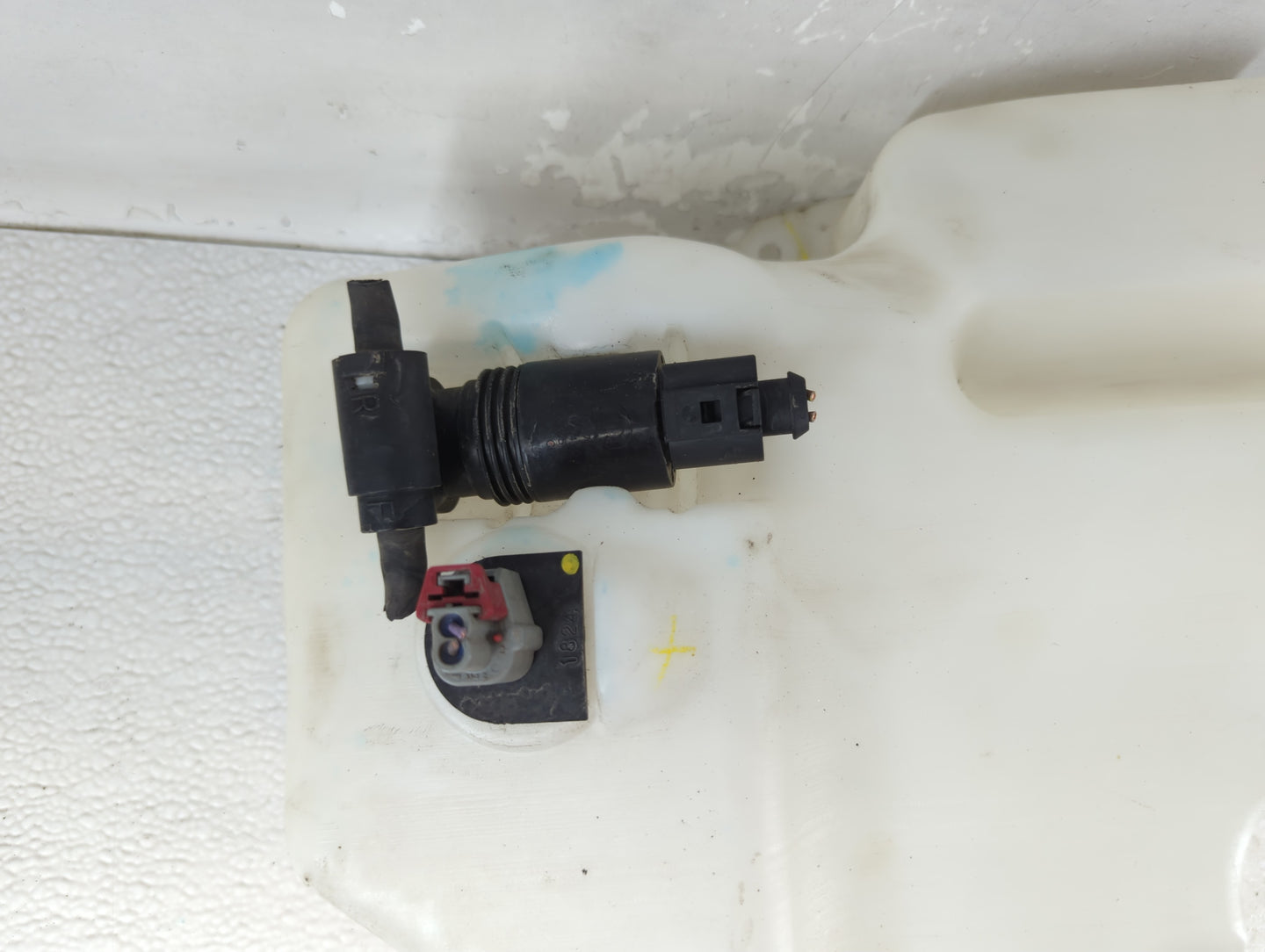 Dodge Caravan Windshield Washer Fluid Reservoir Bottle Oem - Oemusedautoparts1.com