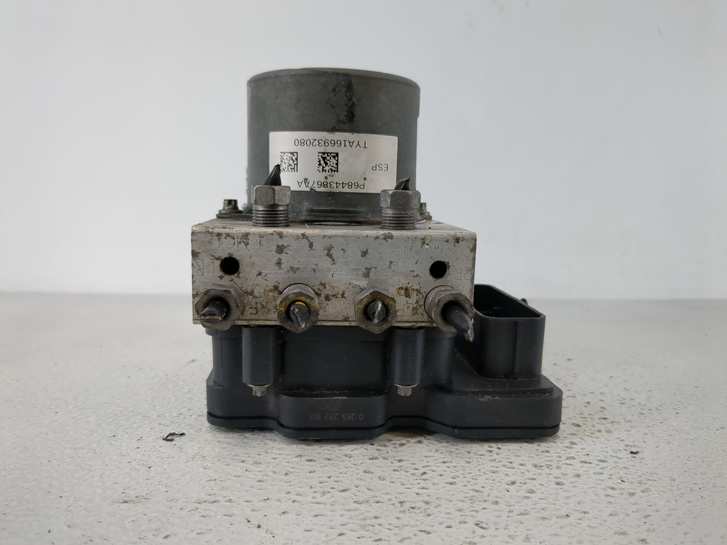 2019 Dodge Caravan ABS Pump Control Module Replacement P/N:P68443867AA Fits Fits 2015 2016 2017 2018 2020 OEM Used Auto Part