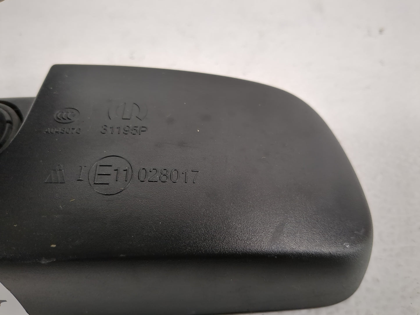 2019 Dodge Caravan Interior Rear View Mirror Replacement OEM P/N:E11028017 Fits Fits 2018 2020 OEM Used Auto Parts - Oemused