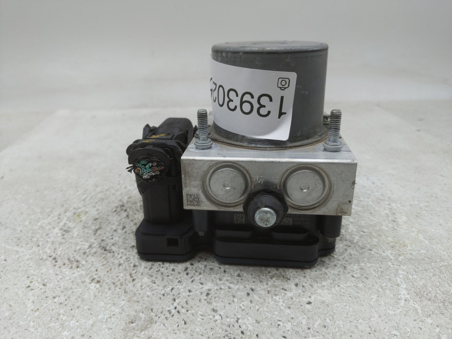 2019 Dodge Caravan ABS Pump Control Module Replacement P/N:P68443867AA Fits Fits 2015 2016 2017 2018 2020 OEM Used Auto Part