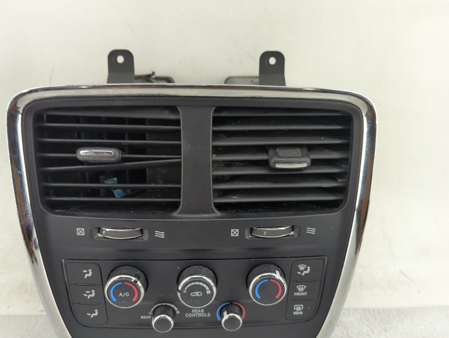 2019 Dodge Caravan Climate Control Module Temperature AC/Heater Replacement P/N:P55111240AK Fits OEM Used Auto Parts - Oemus
