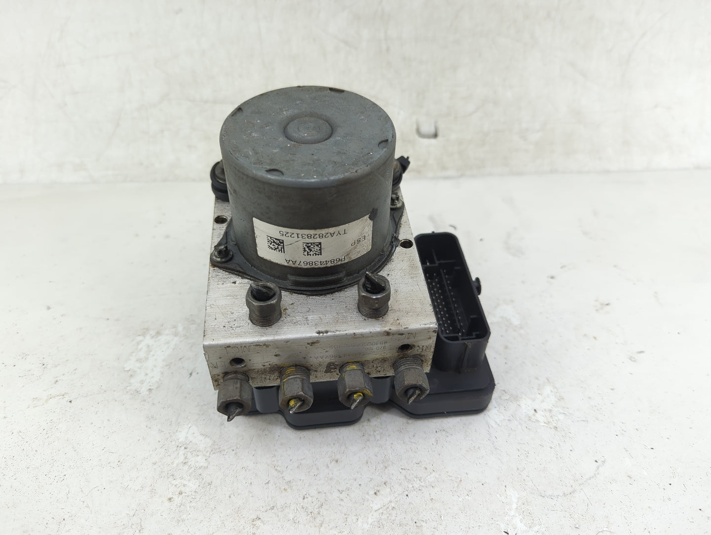 2019 Dodge Caravan ABS Pump Control Module Replacement P/N:P68443867AA Fits Fits 2015 2016 2017 2018 2020 OEM Used Auto Part