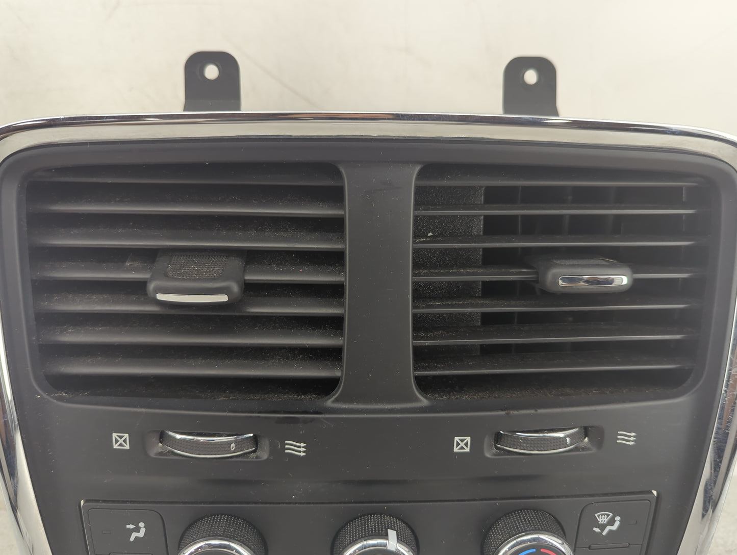 2019 Dodge Caravan Climate Control Module Temperature AC/Heater Replacement P/N:P55111240AK Fits OEM Used Auto Parts - Oemus