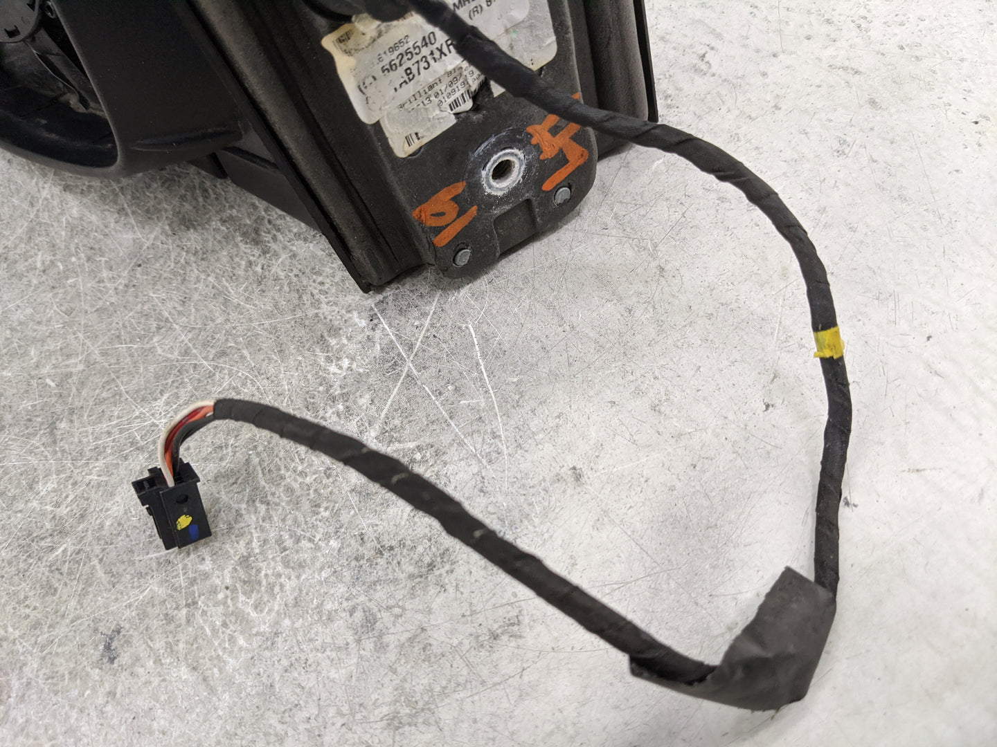 2019 Dodge Caravan Driver Side View Mirror - Left Door Mirror OEM Used - Oemusedautoparts1.com