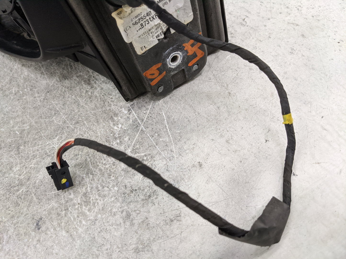 2019 Dodge Caravan Driver Side View Mirror - Left Door Mirror OEM Used - Oemusedautoparts1.com