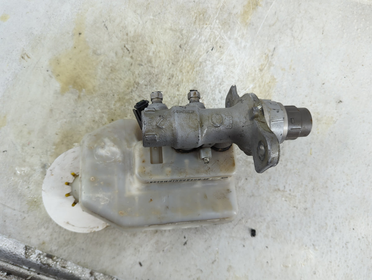 Dodge Caravan Brake Master Cylinder 1496721 - Oemusedautoparts1.com