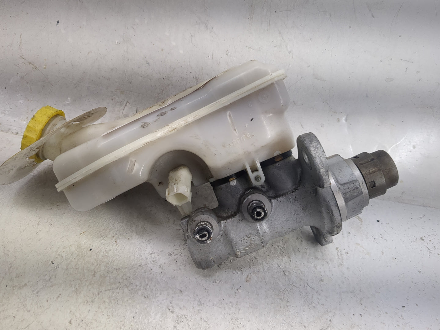 Dodge Caravan Brake Master Cylinder 1497274 - Oemusedautoparts1.com
