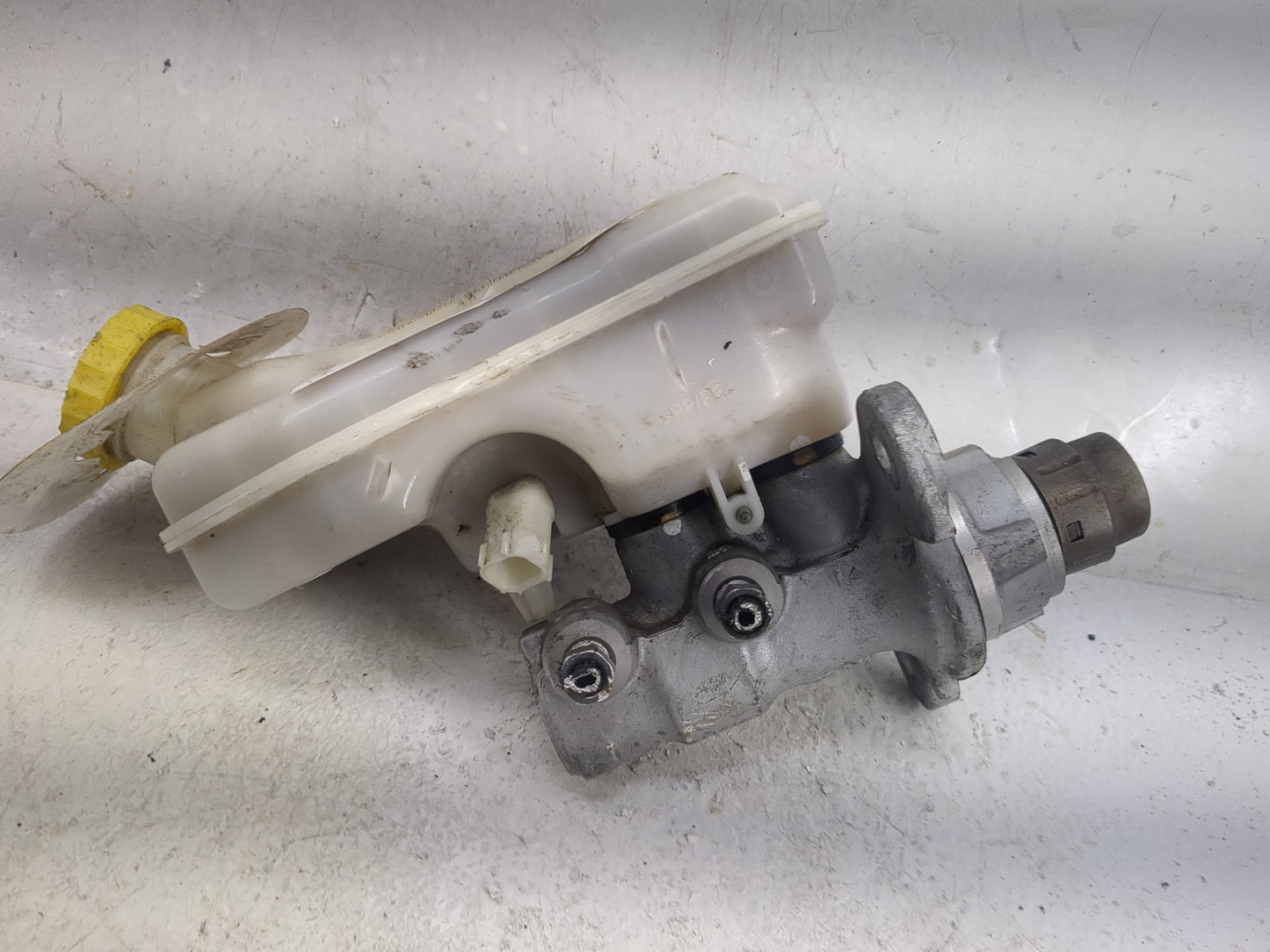 Dodge Caravan Brake Master Cylinder 1497274 - Oemusedautoparts1.com