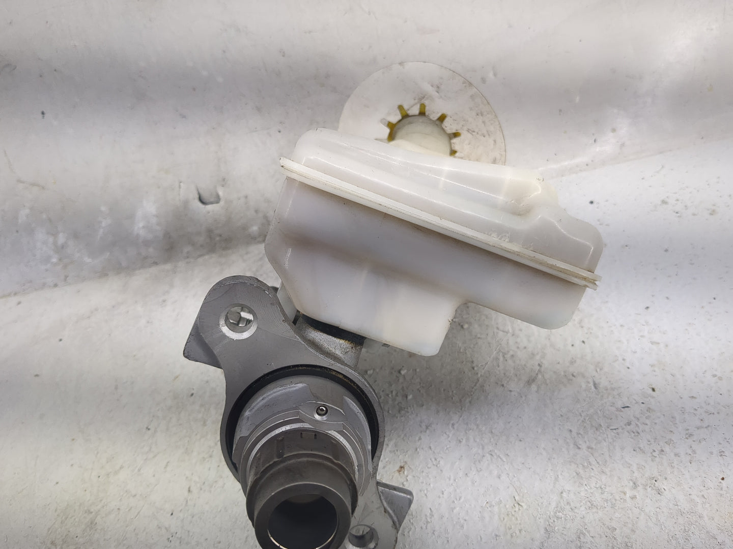 Dodge Caravan Brake Master Cylinder 1497274 - Oemusedautoparts1.com