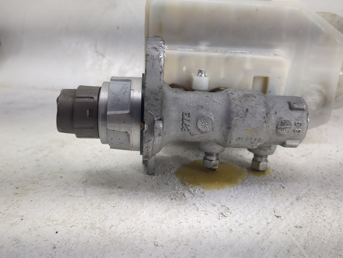 Dodge Caravan Brake Master Cylinder 1497274 - Oemusedautoparts1.com