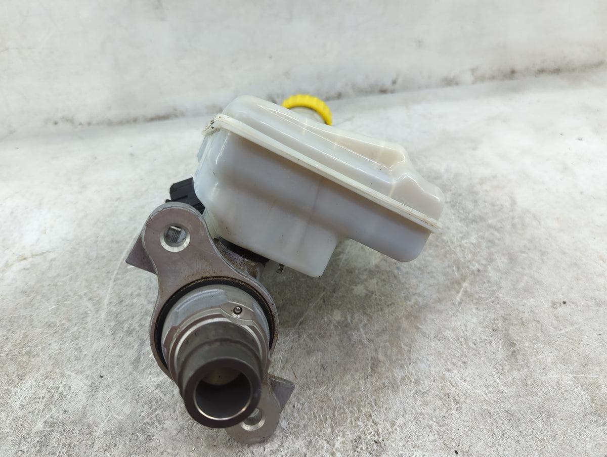 Dodge Caravan Brake Master Cylinder 1512059 - Oemusedautoparts1.com