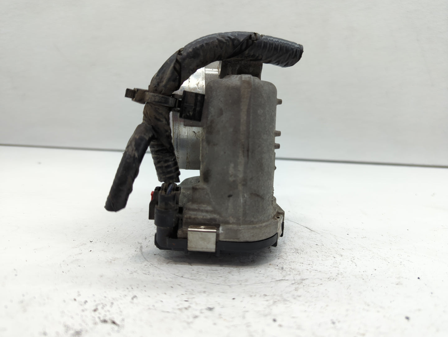 2019 Dodge Caravan Throttle Body P/N:05184349AE Fits Fits 2011 2012 2013 2014 2015 2016 2017 2018 2020 2021 2022 OEM Used Au