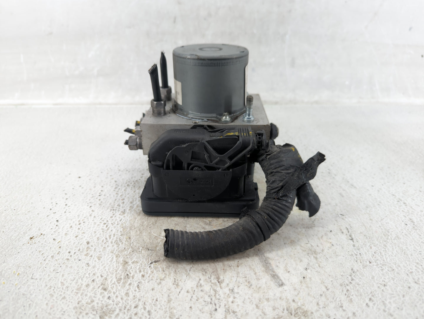 2019 Dodge Caravan ABS Pump Control Module Replacement P/N:P68443867AA Fits Fits 2015 2016 2017 2018 2020 OEM Used Auto Part