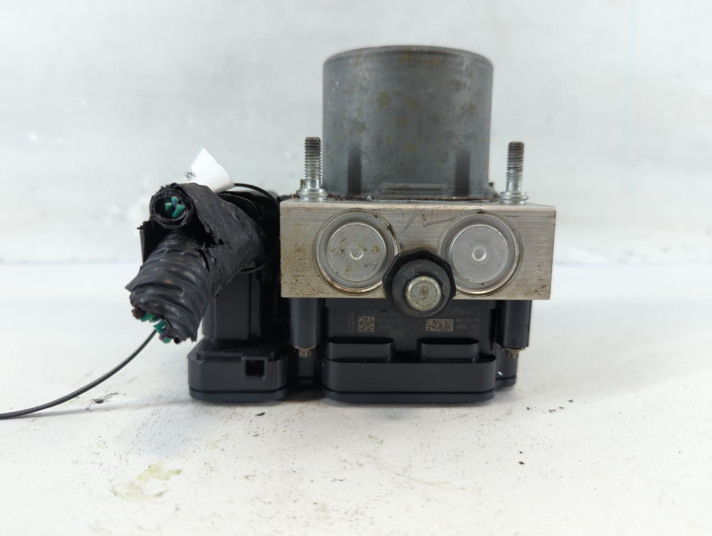 2019 Dodge Caravan ABS Pump Control Module Replacement P/N:P68443867AA Fits Fits 2015 2016 2017 2018 2020 OEM Used Auto Part