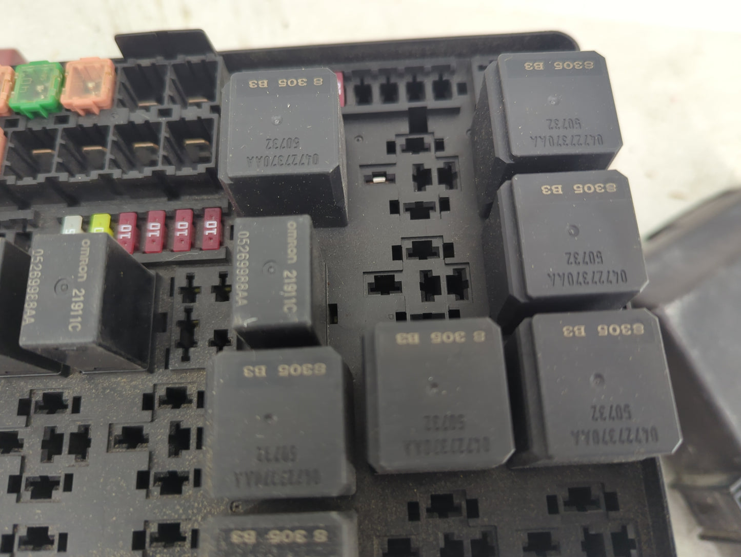 2019 Dodge Challenger Fusebox Fuse Box Panel Relay Module P/N:68372571-30 04727370AA, 05269988AA, 05269989AA Fits OEM Used A