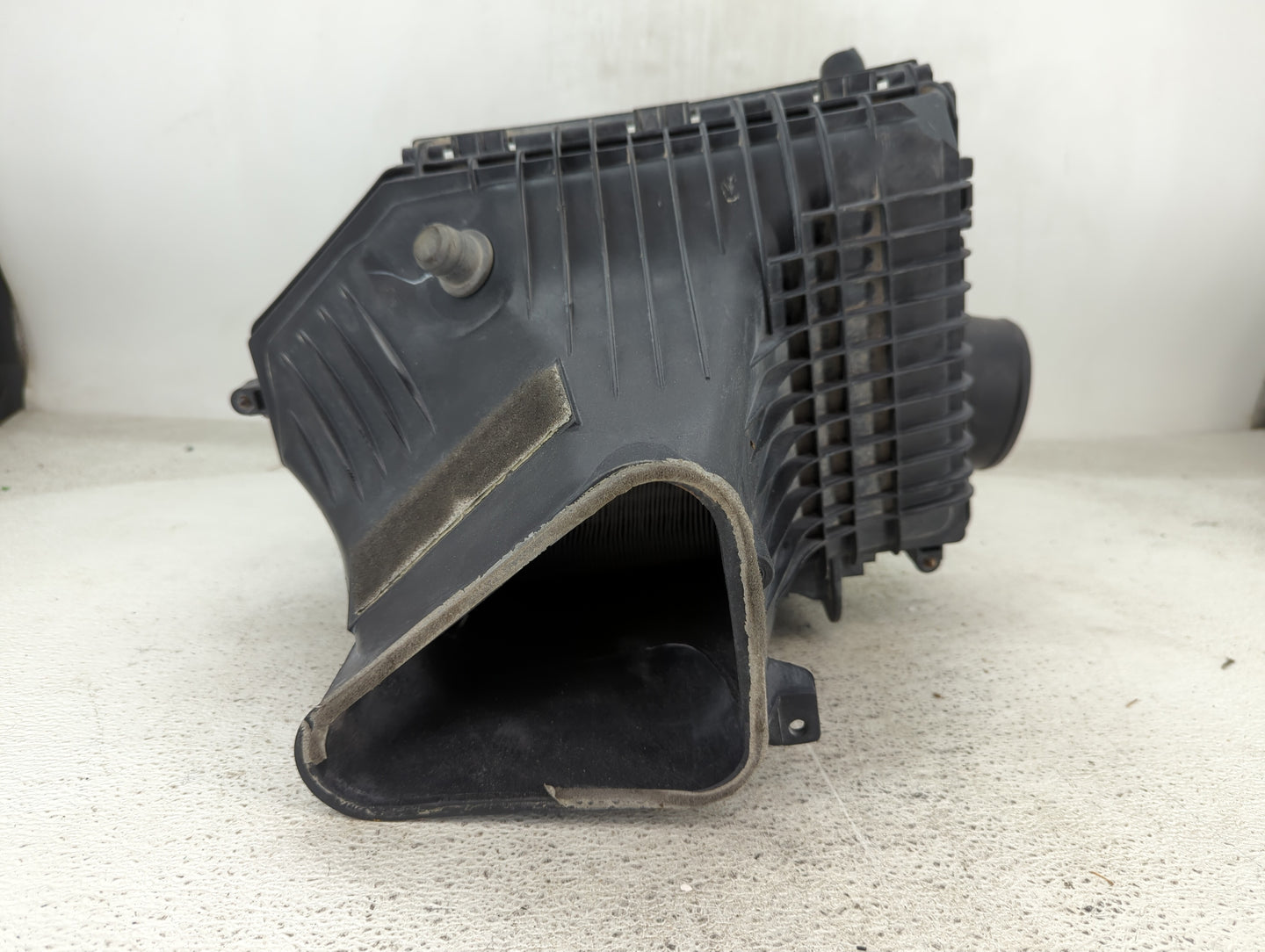 2011-2019 Dodge Challenger Air Cleaner Intake-duct Hose Tube - Oemusedautoparts1.com