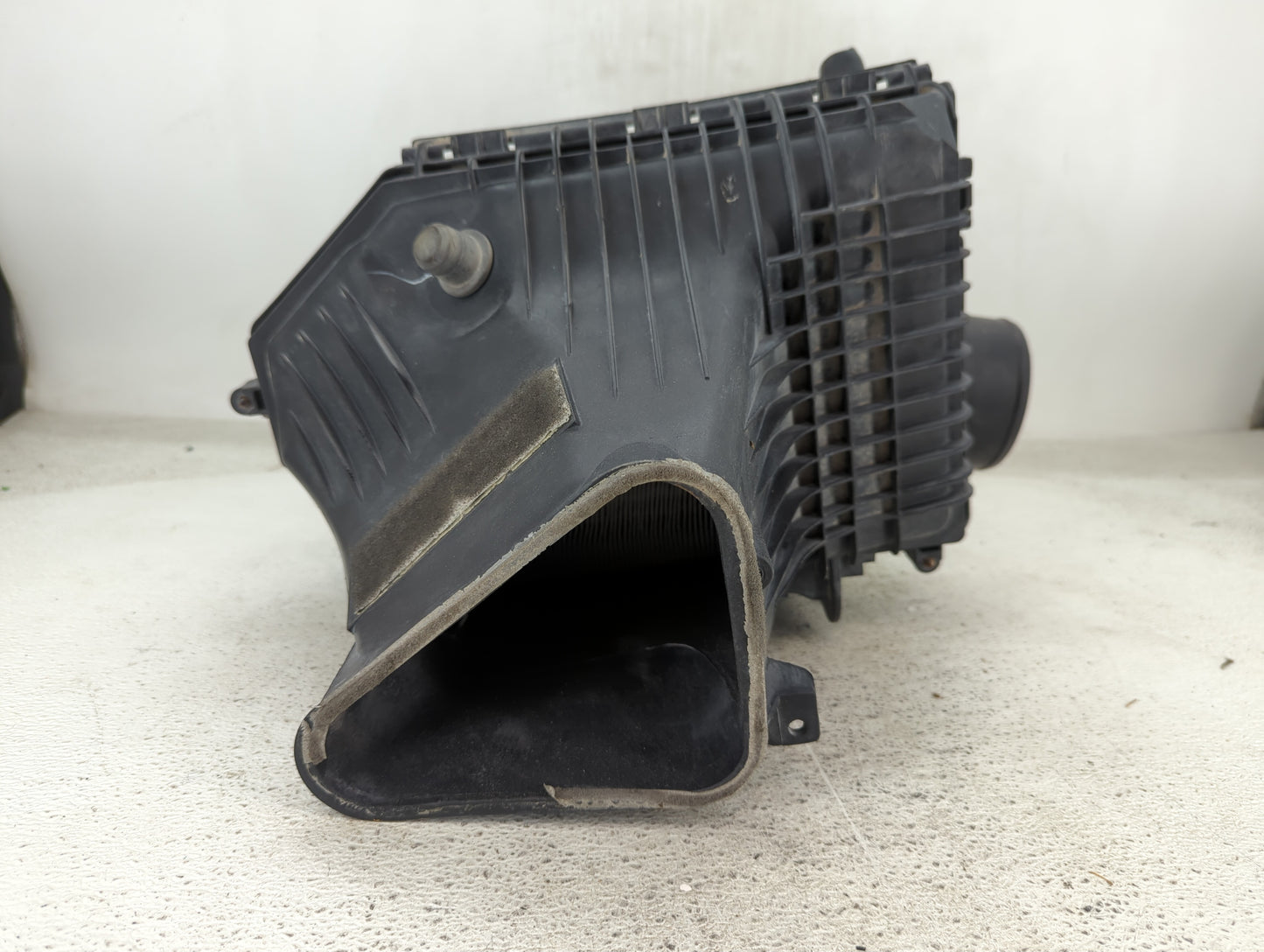 2011-2019 Dodge Challenger Air Cleaner Intake-duct Hose Tube - Oemusedautoparts1.com