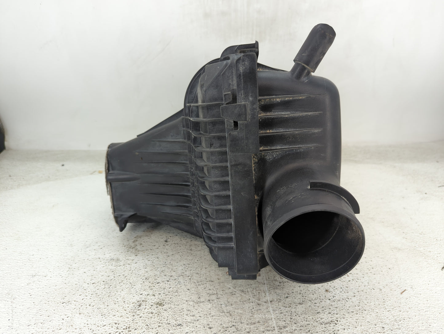 2011-2019 Dodge Challenger Air Cleaner Intake-duct Hose Tube - Oemusedautoparts1.com