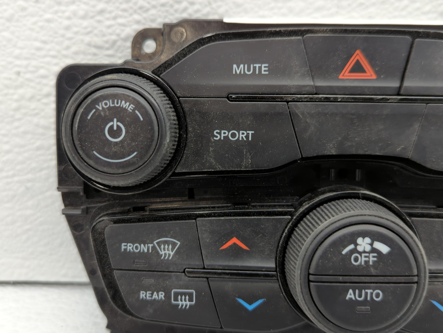 2019-2022 Dodge Challenger Climate Control Module Temperature AC/Heater Replacement P/N:1708070 Fits Fits 2019 2020 2021 202