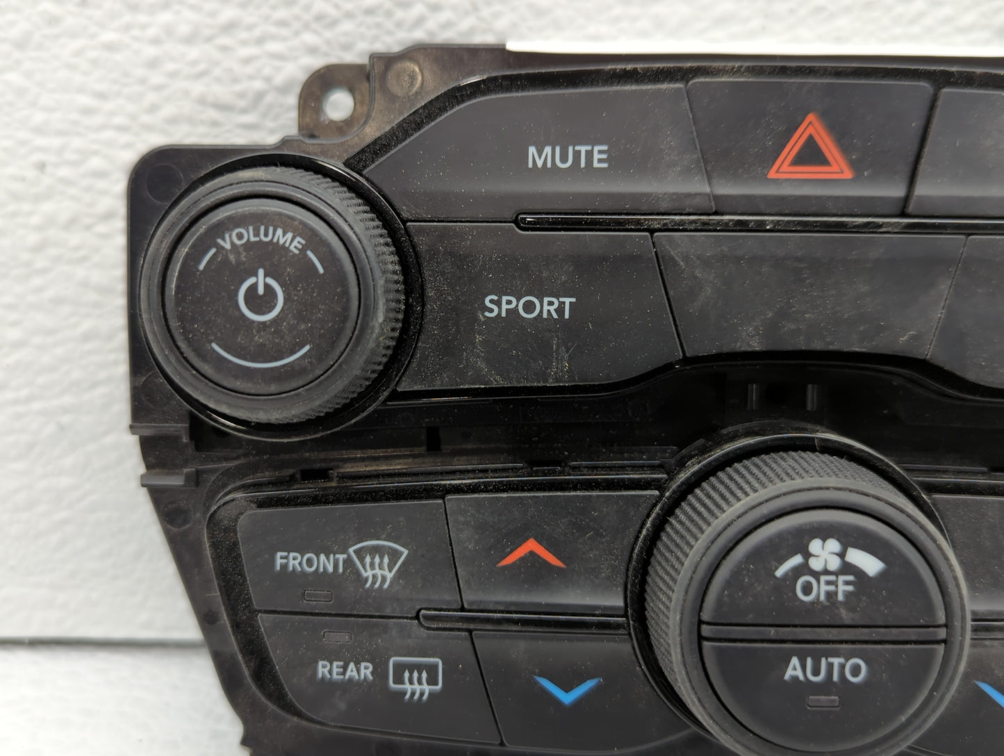 2019-2022 Dodge Challenger Climate Control Module Temperature AC/Heater Replacement P/N:1708070 Fits Fits 2019 2020 2021 202