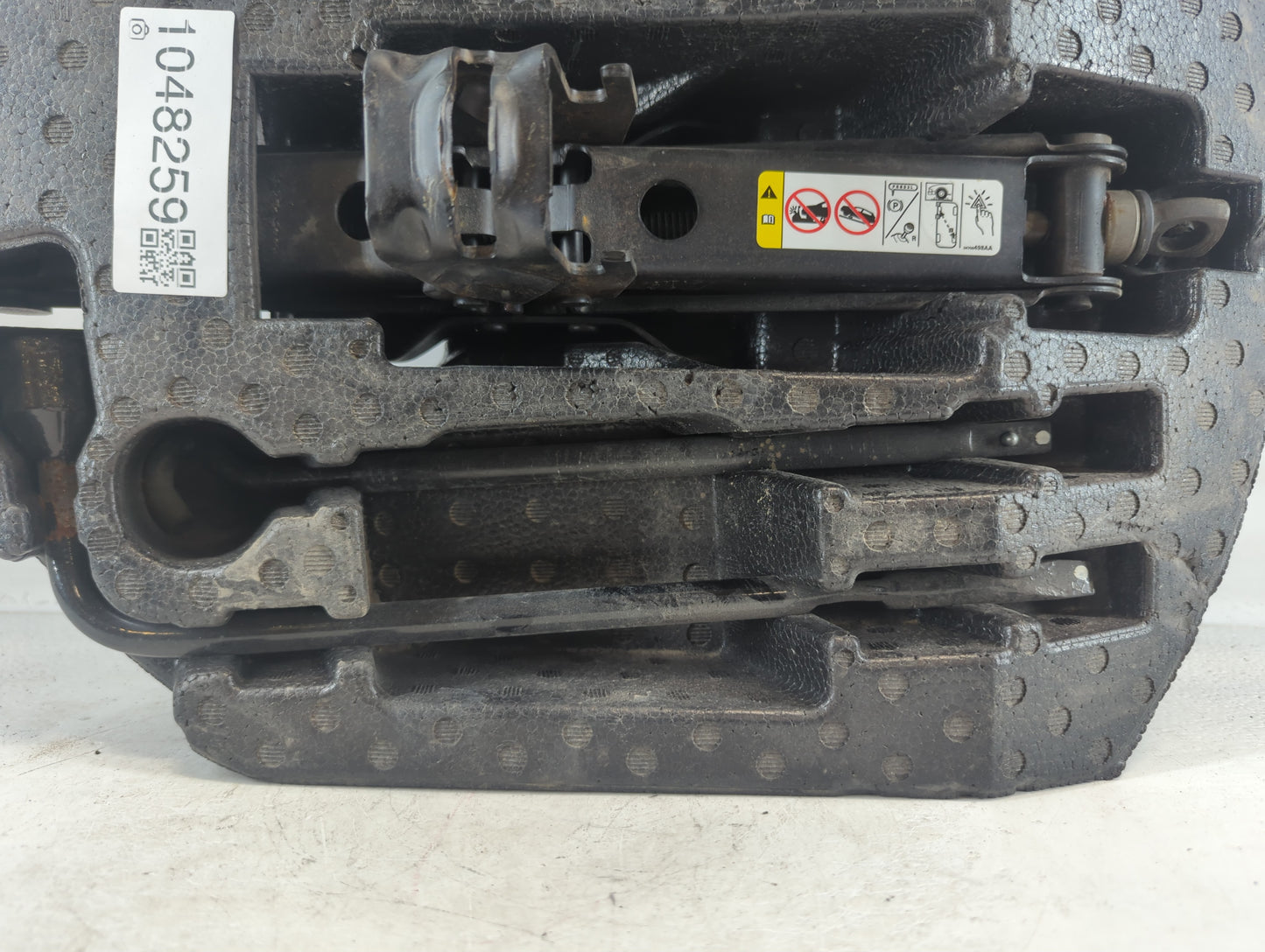 2019 Dodge Charger Spare Scissor Car Jack - Oemusedautoparts1.com