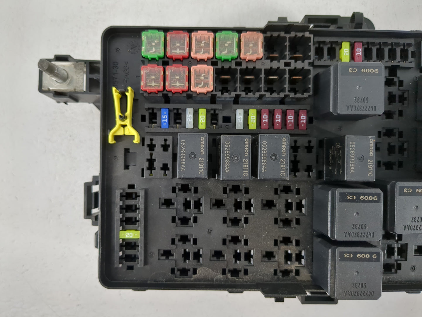 2019-2020 Dodge Charger Fusebox Fuse Box Panel Relay Module P/N:P68396430AC Fits Fits 2019 2020 OEM Used Auto Parts - Oemuse