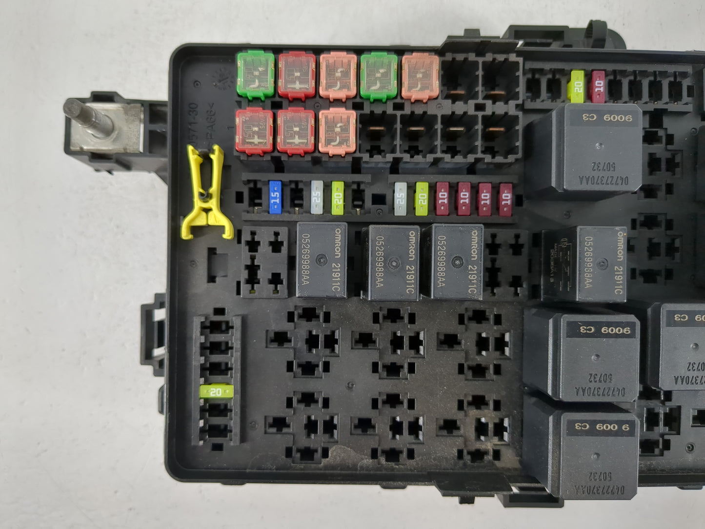 2019-2020 Dodge Charger Fusebox Fuse Box Panel Relay Module P/N:P68396430AC Fits Fits 2019 2020 OEM Used Auto Parts - Oemuse