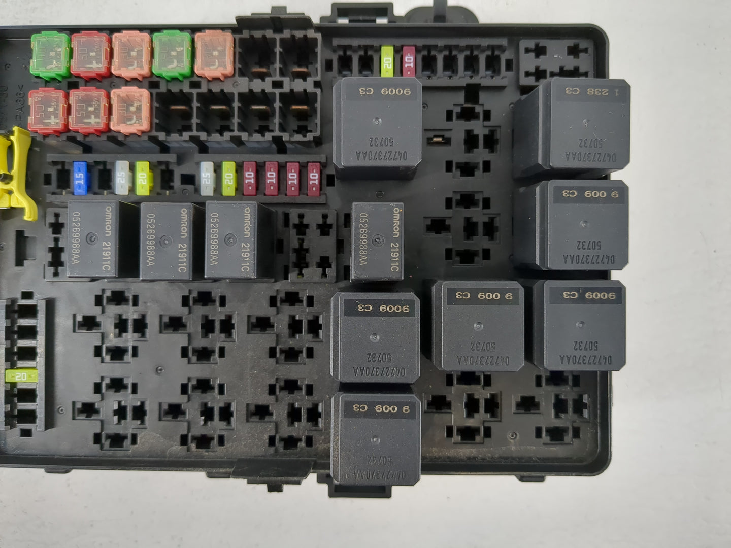 2019-2020 Dodge Charger Fusebox Fuse Box Panel Relay Module P/N:P68396430AC Fits Fits 2019 2020 OEM Used Auto Parts - Oemuse