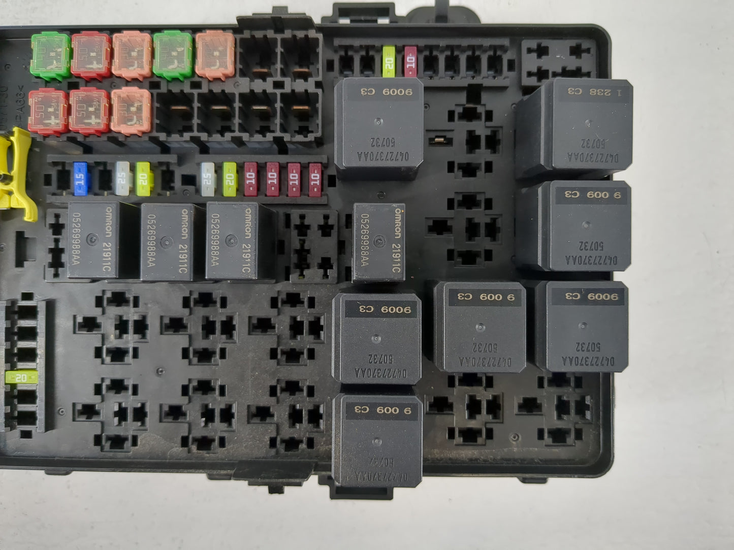 2019-2020 Dodge Charger Fusebox Fuse Box Panel Relay Module P/N:P68396430AC Fits Fits 2019 2020 OEM Used Auto Parts - Oemuse