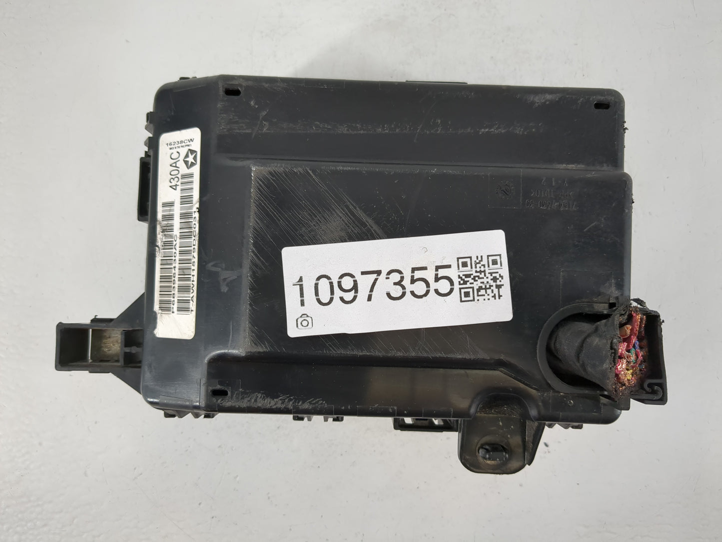 2019-2020 Dodge Charger Fusebox Fuse Box Panel Relay Module P/N:P68396430AC Fits Fits 2019 2020 OEM Used Auto Parts - Oemuse