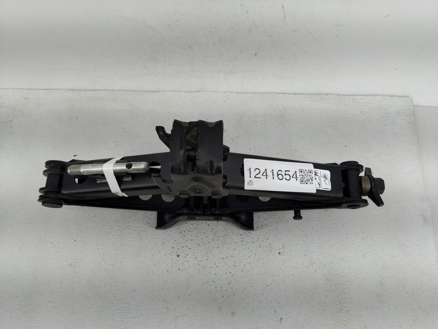 2019 Dodge Charger Spare Scissor Car Jack 1241654 - Oemusedautoparts1.com