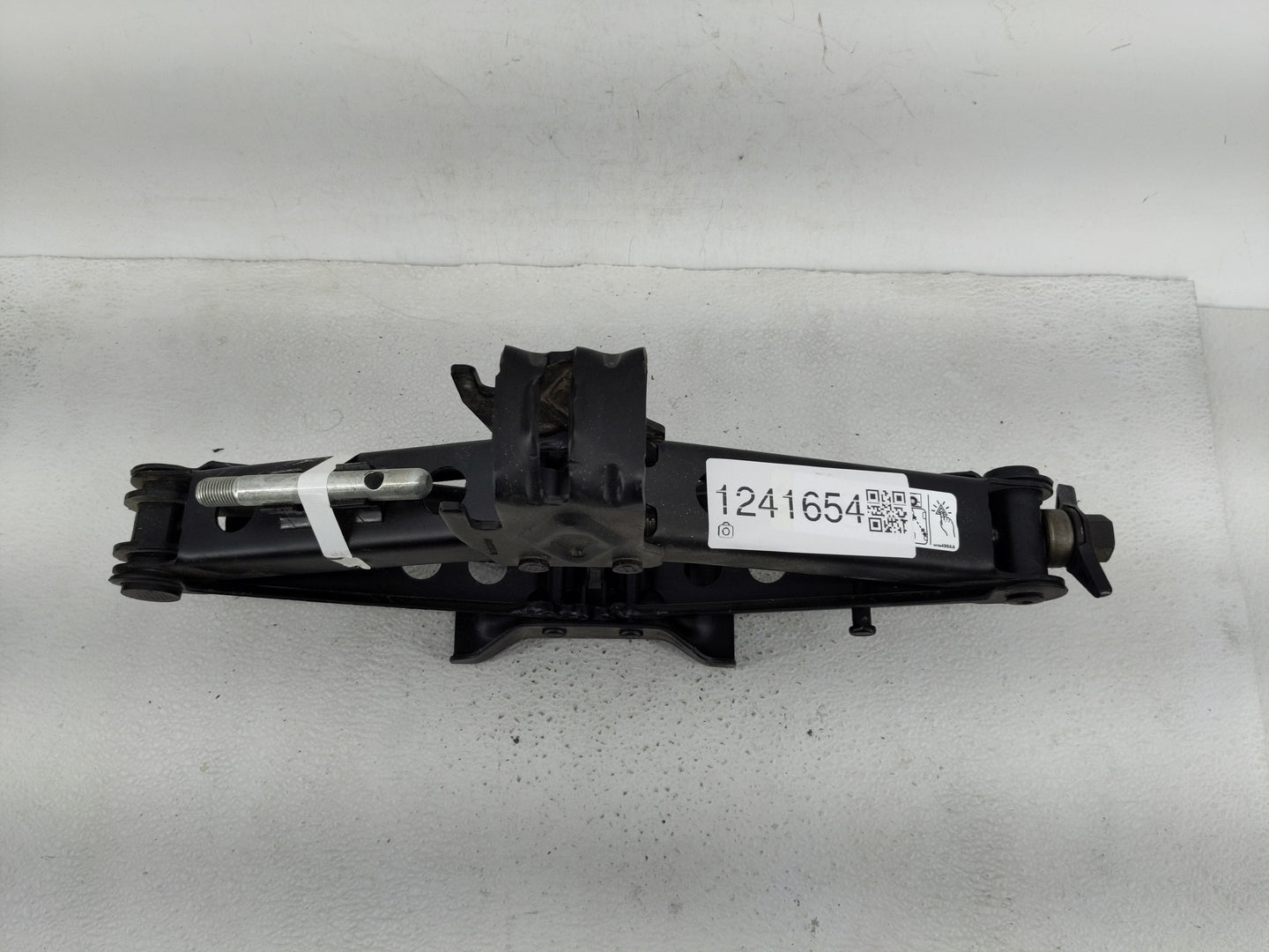 2019 Dodge Charger Spare Scissor Car Jack - Oemusedautoparts1.com