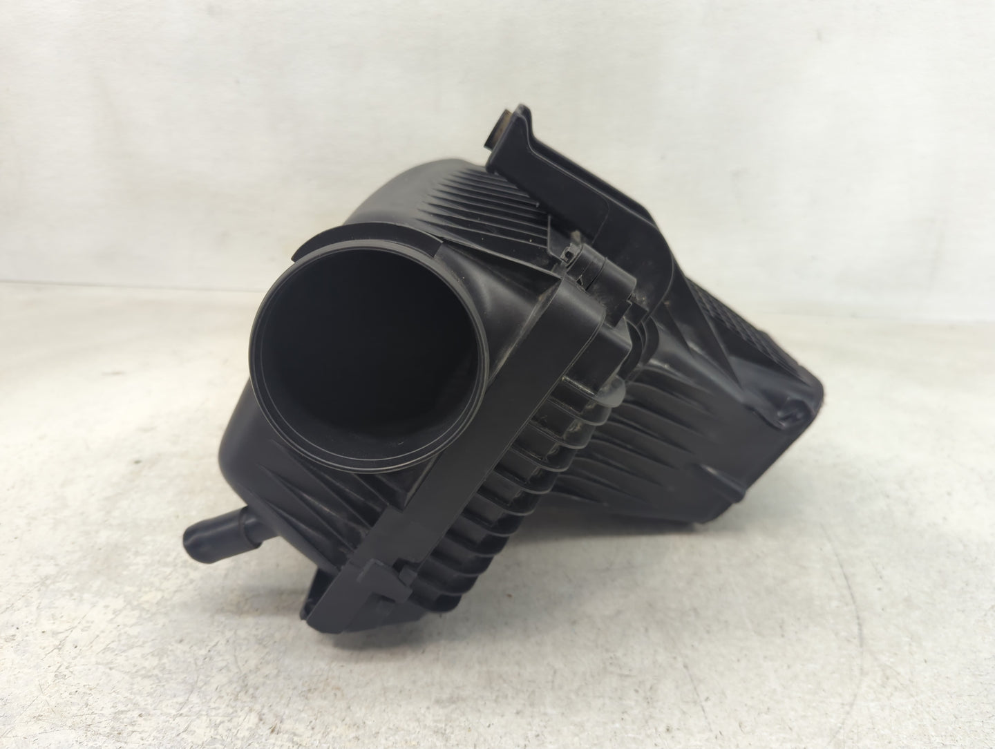 2011-2019 Dodge Charger Air Cleaner Intake-duct Hose Tube - Oemusedautoparts1.com