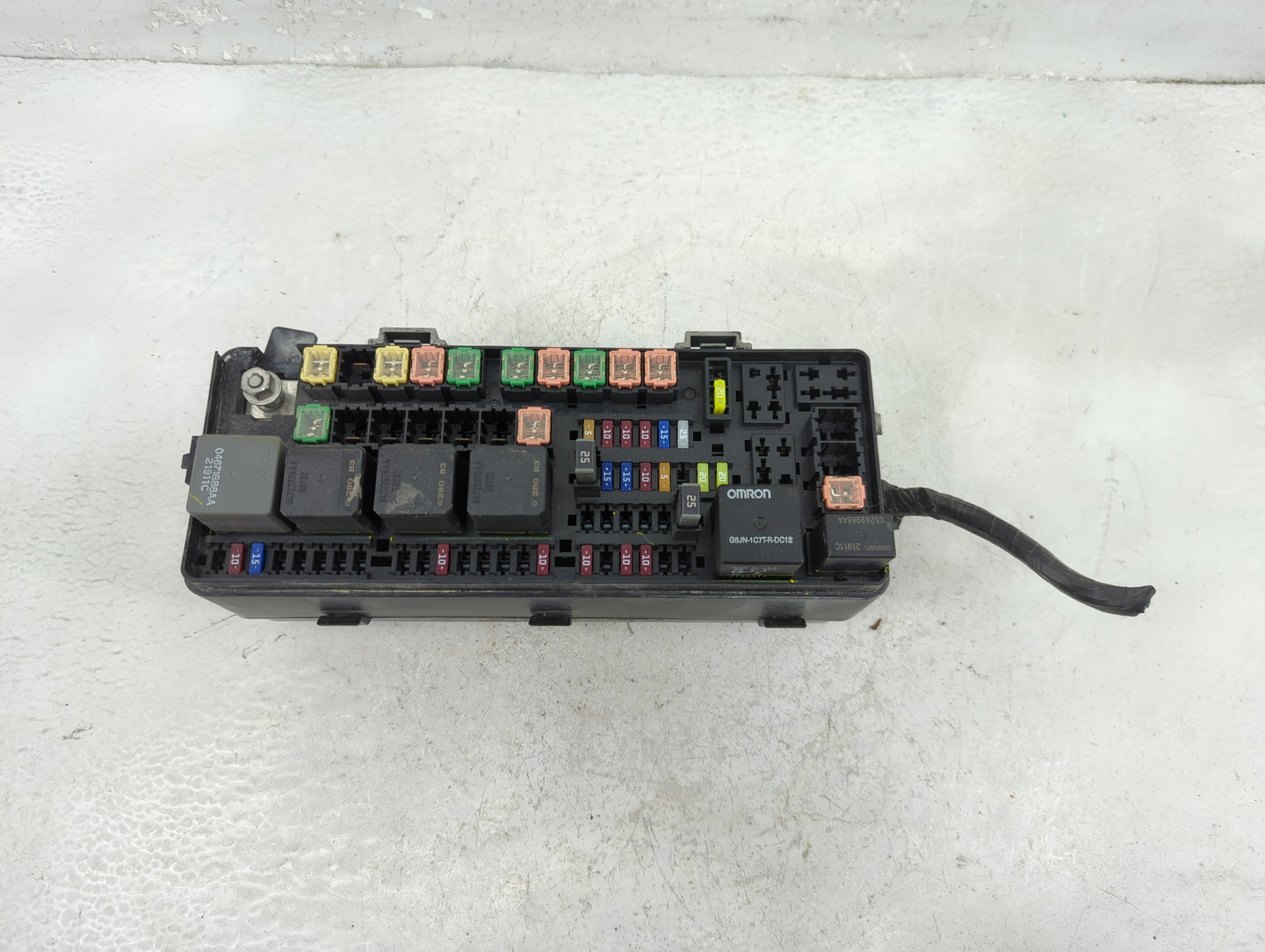 2019-2020 Dodge Charger Fusebox Fuse Box Panel Relay Module P/N:7154-0151-30 Fits Fits 2019 2020 OEM Used Auto Parts - Oemus
