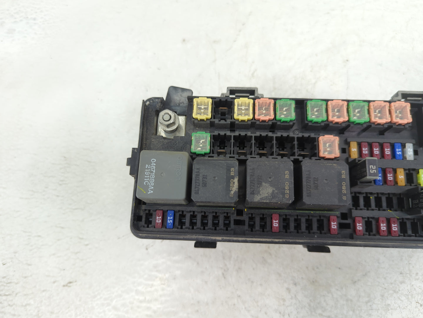 2019-2020 Dodge Charger Fusebox Fuse Box Panel Relay Module P/N:7154-0151-30 Fits Fits 2019 2020 OEM Used Auto Parts - Oemus