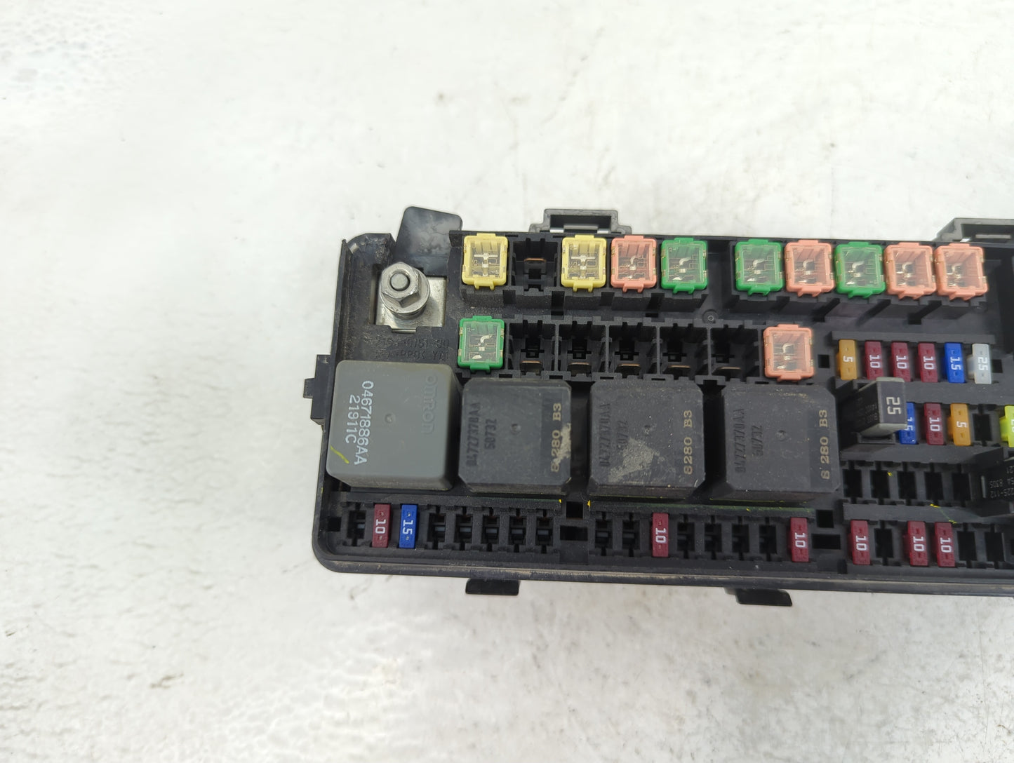 2019-2020 Dodge Charger Fusebox Fuse Box Panel Relay Module P/N:7154-0151-30 Fits Fits 2019 2020 OEM Used Auto Parts - Oemus