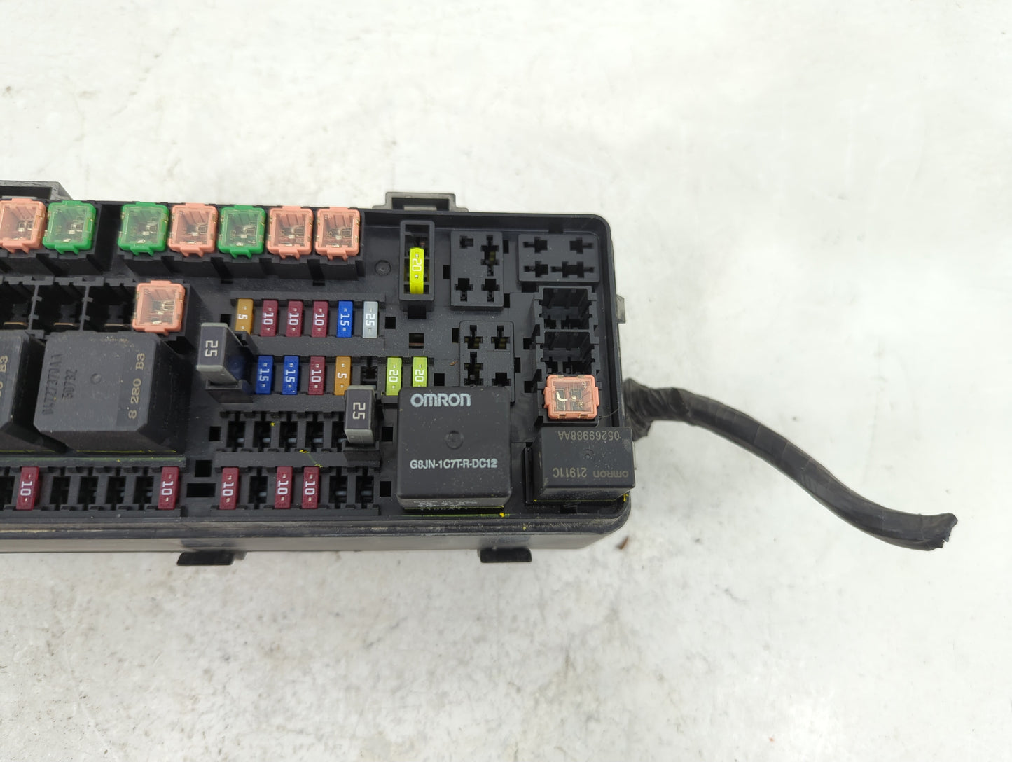 2019-2020 Dodge Charger Fusebox Fuse Box Panel Relay Module P/N:7154-0151-30 Fits Fits 2019 2020 OEM Used Auto Parts - Oemus