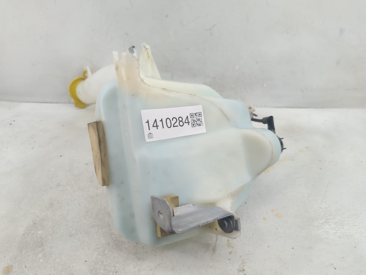 2011-2022 Dodge Charger Windshield Washer Fluid Reservoir Bottle Oem - Oemusedautoparts1.com