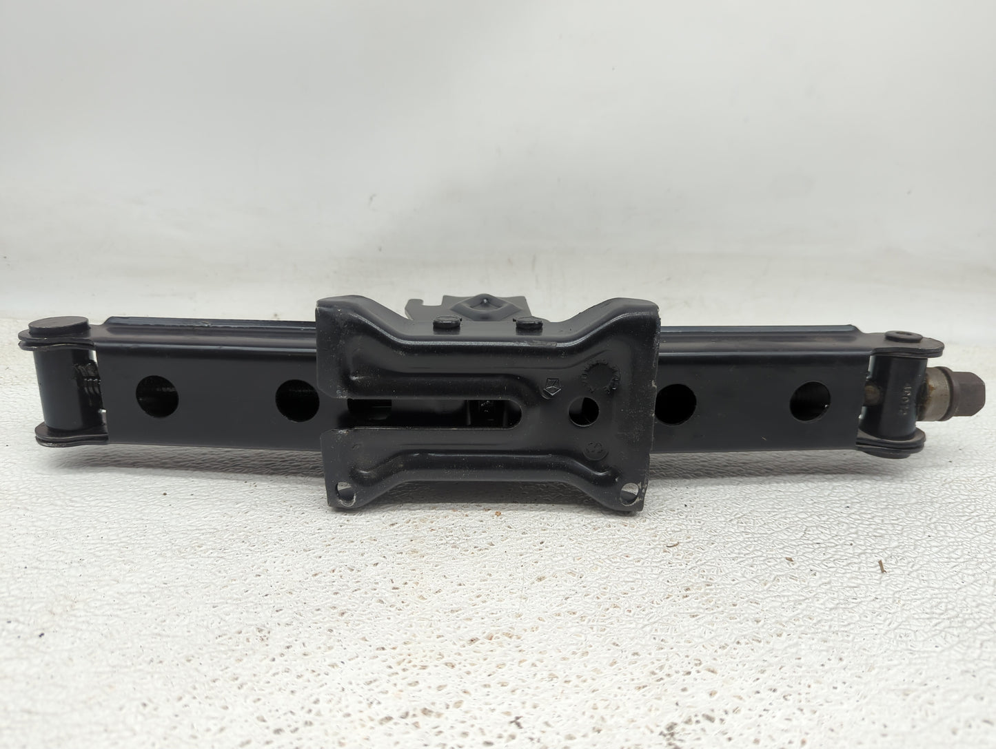 2019 Dodge Charger Spare Scissor Car Jack 1414255 - Oemusedautoparts1.com